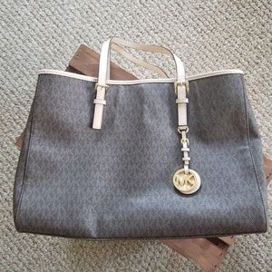 Michael Kors Jet Set Travel LG EW Tote